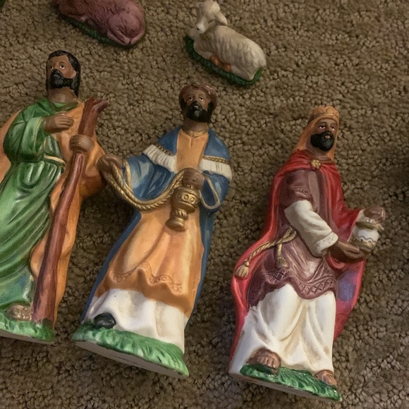 11 piece Porcelain Nativity Set - Picture 11 of 15